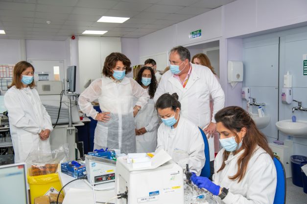 Jo Churchill MP observing first-hand the work undertaken by pathology and laboratory staff.