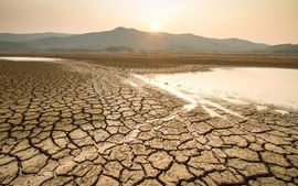 Drying lake effect of extreme weather_Shutterstock_1528671035_low res.jpg