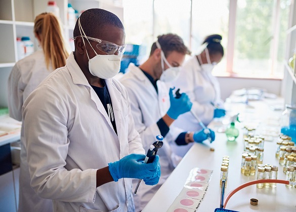 Mixed group in lab_smaller.jpg 1