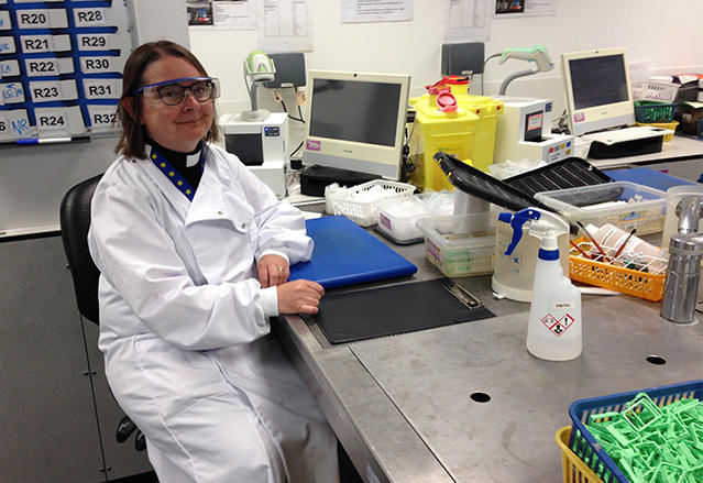 Dr Jenny McKay in lab2.jpg 2